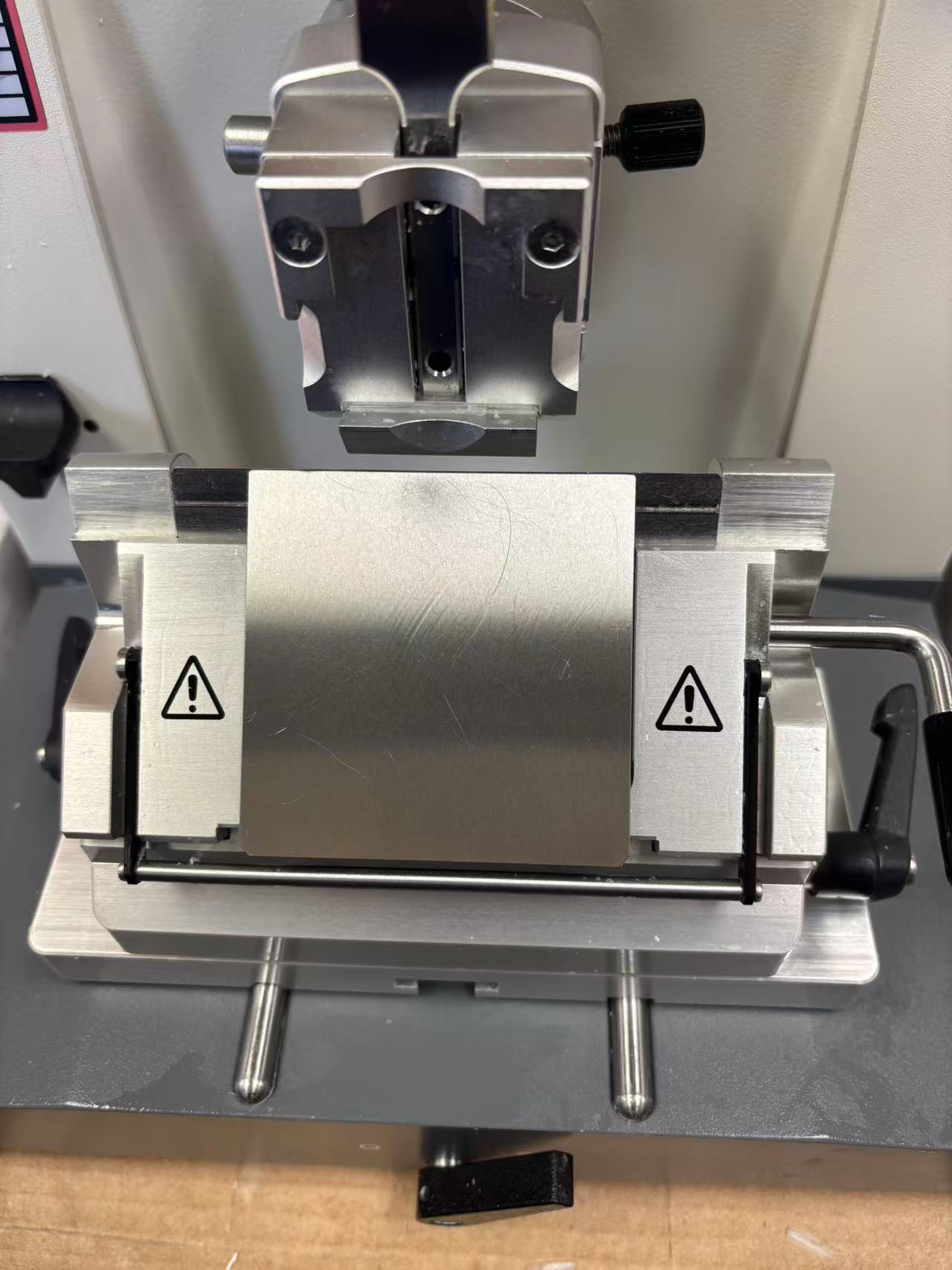 Dewaxing Wipe